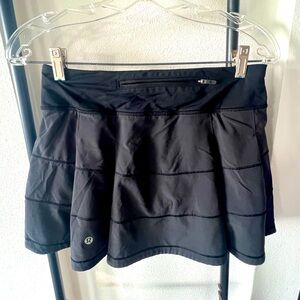 Lululemon pace rival mid rise skirt.
